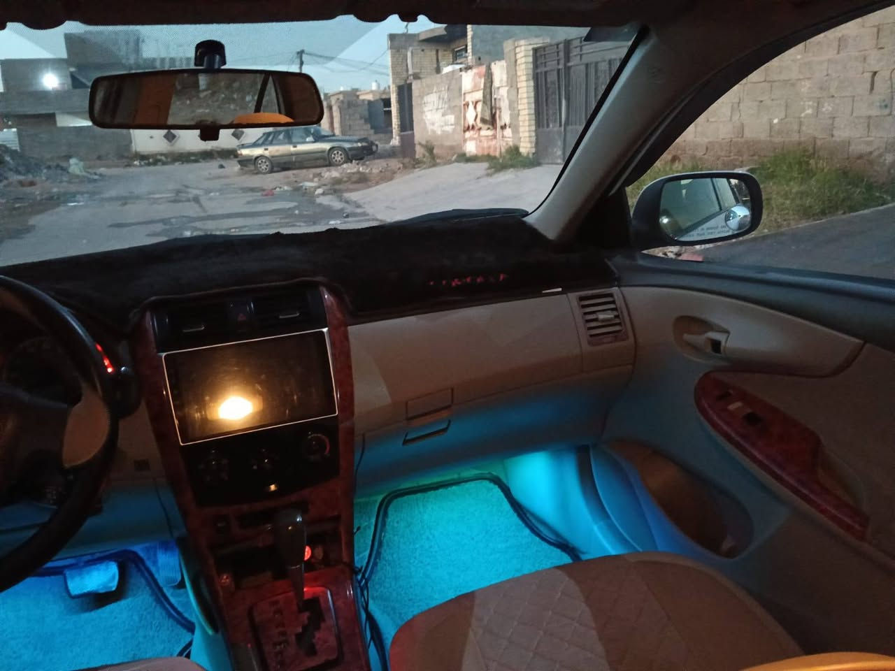 السلام عليكم
كورلاه للبيع موديل 2009 محدثه 2013 وارد امريكي حادثها بنيد و جاملغ بدون دواخل لون ابيض و داخل  بيجي و مطعم ابصاج ارضيه جلد  كير و محرك شديته مال كورلاه 2019  كفاله حداديه امامي و خلفي جديد صار اسبوع من بدلته ما ناقصها اي شي السياره بسمي سنويه و ارقام الماني السعر 115 $
*********** بي واتساب
