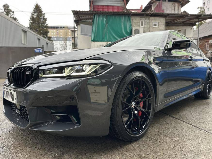 السيارة للبيع من جورجيا تبليسي العاصمة الجورجية
الدخول على العراق عن الطريق السياحية 
 بي ام دبليو M5 4.4 موديل 2021
المسافة المقطوعة 39الف
المعروضة بالسعر 237ورقة 

 نوع الهيكل: سيدان، الحالة: جيدة، نوع المحرك: بنزين، القوة: 625 حصان، سعة المحرك: 4.4 لتر، الدفع: رباعي، عدد الأبواب: 4/5، عدد المقاعد: 4-5

فتحة سقف، ناقل الحركة: أوتوماتيكي، عجلة القيادة: يسار، نظام هيدروليكي، نظام منع انغلاق المكابح (ABS)، نظام التحكم الإلكتروني بالثبات (ESP)، عدد الوسائد الهوائية: أكثر من 6، قفل مركزي، نظام إنذار، مانع تشغيل المحرك، نوافذ كهربائية، مقاعد جلدية، مقاعد مدفأة، مكيف هواء، نظام تحكم مناخي ثنائي المناطق، الخامة: جلد، اللون: رمادي، مساعد ركن السيارة، نظام ملاحة، كمبيوتر رحلات، مثبت سرعة، عجلات معدنية، عدد الأسطوانات: 8، كاميرا خلفية


**إذا كنت صاحب هذا الإعلان وتريد حذفه لأي سبب، رجاءا أرسل رسالة إلى الدعم الفني**