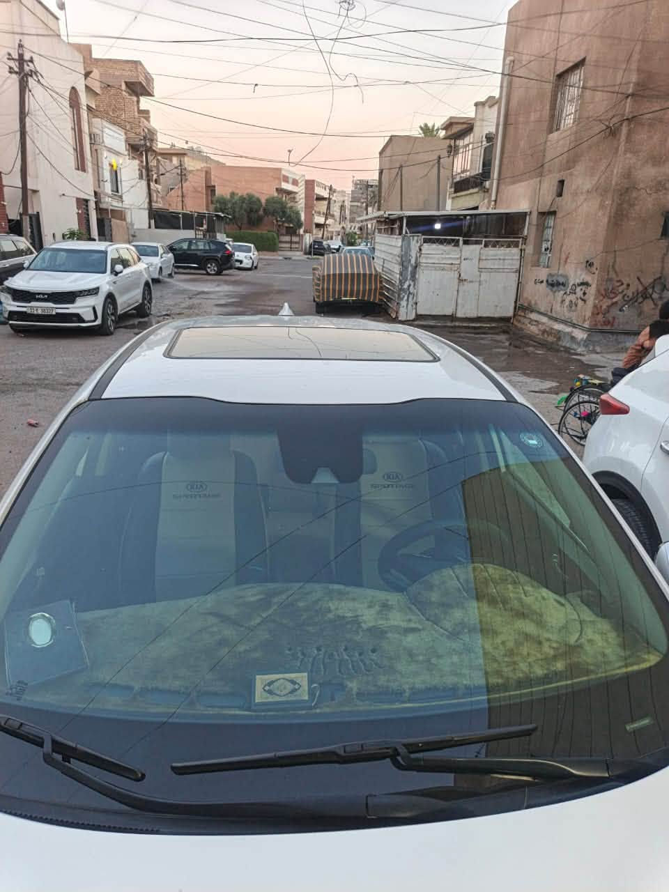 سلام عليكم سبورتج للبيع وارد أمريكي فول مواصفات مو بانوراما فتحه سقف
موديل 2022  
ضرر باب مقابل السايق 
ماشيه 121
سياره مال جناي برغي ما مفتوح بيها 
سياره جديده على يدي رقم أربيل باسمي تريد تحويل تريد وكالة 
سياره جديد بمعنى الكلام 
حداديه وكير ومحرك مقفولات 
صدر جديد وتايرات جديد ومواصفات معروفه فول 
رقم للاستفسار 
***********
السعر 190 وبيها مجال حق الجيه 
العنوان بغداد الرصافة
