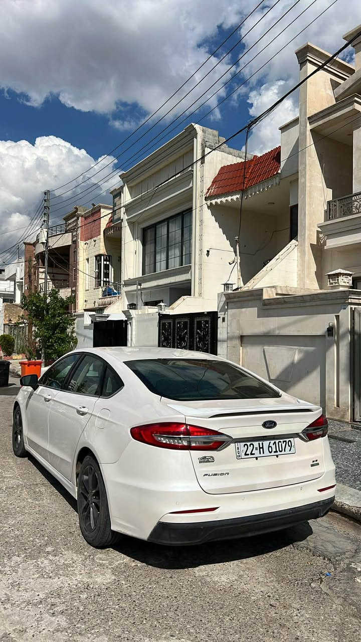 فۆرد فیوژن 2019 مواسەفاتی زۆر جوانی هەیە 
رەنگی سپی سەدەفیە 
مواسەفات: 
کوشین کارەبای 
خەتی جادە 
تحدید سورحە 
برێک ئەوتۆ 
ئیستاپ ئەوتۆ (نزیک ببێتەوە لە شتی بەرمبەر رادەوەستی)
گێر ماوس 
شەفتی سوکان 
سلاید 
تایەو ویلی لەسەرە 
سەیارەکە فولە مەکینە 15 تۆربۆیە هەر چ بەنزینەک هەیە تێکە چرکەی هەبوو بەشەرت گێر و مەکینە .
سەیارەکە لە هەکوو قەلبی 2 بست سبوغی هەیە لە چاملغی دوادە هیچ هیچی دیکەی نیە .(***********)📞 أربيل, العراق
