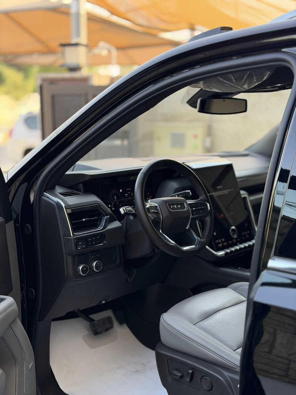 جمسي يوكن الفيشن 2025
ا GMC Yukon ELEVATION 2025 

(((السياره مغلفه )))
 خليجي وكالة المنصور 
 ماشيه 27 الف كيلومتر  

 موديل 2025

 حجم المحرك 5.3 V8 

 مفتاح التشغيل بصمة  

 تشغيل عن بعد 

 دفع ثنائي RWD

حساسات أمامية 

حساسات خلفية 

لايت زينون + LED 

 دخول بصمة ذكي 

 حجم الاطار R20 

 اشارة في المرايا الجانبية وكهرباء 
 ا ABS 

 دشبول شاشة ديجيتال 

 شاشة Apple Car play 

 سماعات سستم صوت شركه BOSE

 كاميرا دوارة 
لانارة الداخلية LED  

 مثبت السرعة Cruise 
 المودات والاوامر الصوتية 
 ا Bluetooth / T YPCE 

مخرج منفذ الطاقة 

السياره بعدها بحاله الزيرو
السونر موجود بلمنشور

رقم بغداد بأسمي 

السعر. 625 ورقه وبيها مجال بسيط 

مكان السياره بغداد شارع فلسطين

واي استفسار ***********
