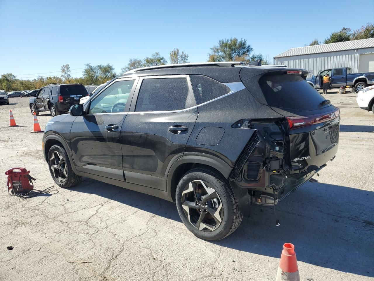 السلام عليكم ورحمة الله وبركاته مكلف بالنشر سيأتون موديل 2024اخت الزيرو حادثه بسيط كلش 
بدون اي ايرباك طاك
ماشبه قليل كلش 
مرقمه اربيل تحويل مباشر
مكينه دوش 2000
فول موصفات
فتحه كشنات جلد
تحكمات
تشغيل عن بعد 
قطعتين تبريد. 
اتصال *********** 
السعر عل اتصال مناسبه جدا
 مكانه بغداد
