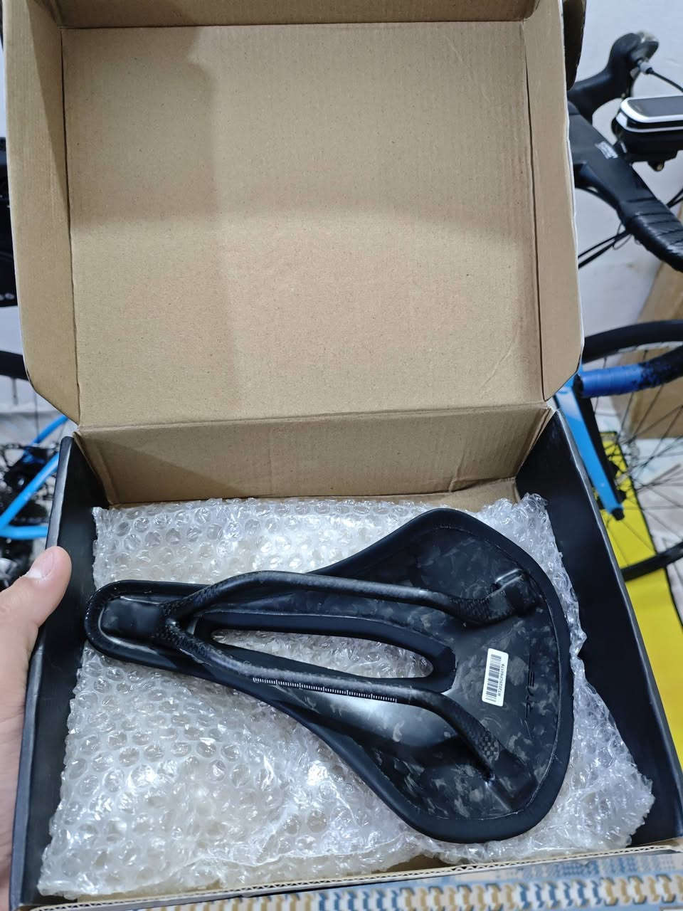 سلام عليكم
متوفر مقعد 

معدن كاربون 

ماركة RYET

قياس 23-15

جديد مامستخدم

تفاصيل اكثر واضحه بل صورة او خاص 

متوفر توصيل جميع المحافظات 5
***********
