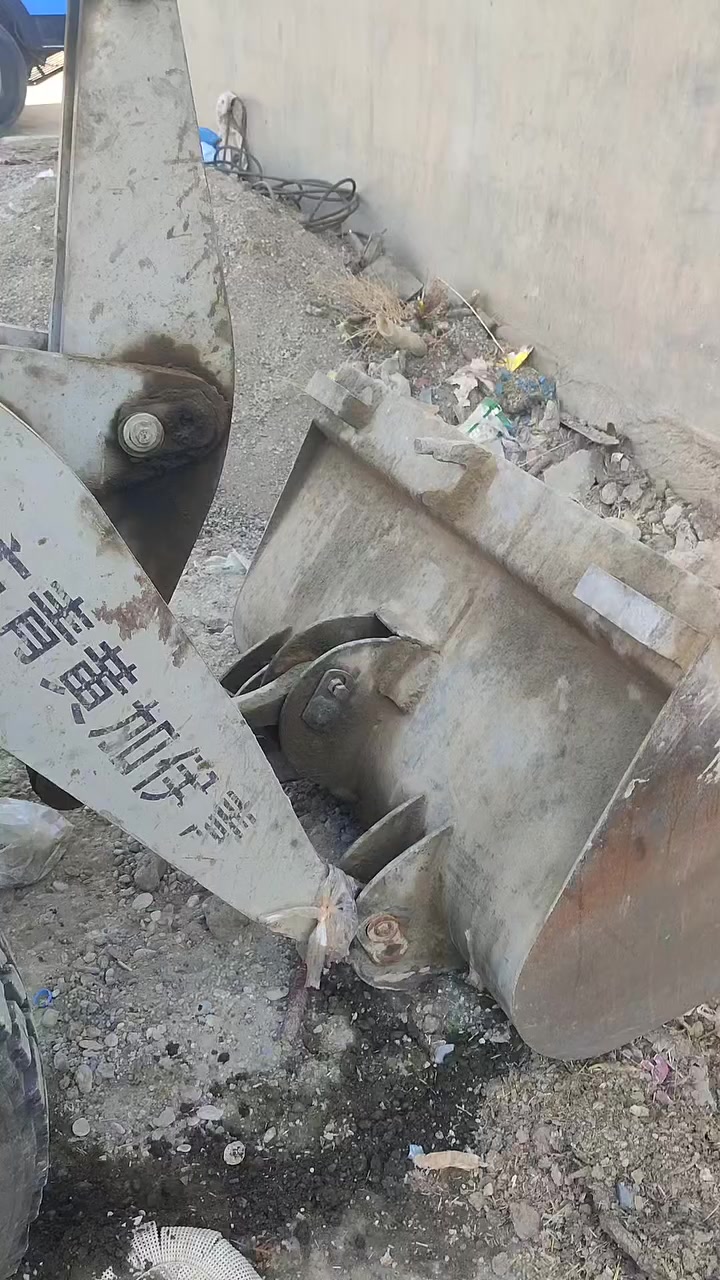 خباطه هيه وغراضه كامل وشفل كوماتسو حجم 40 وسياره افيكو   للاستفسار اتصل***********
