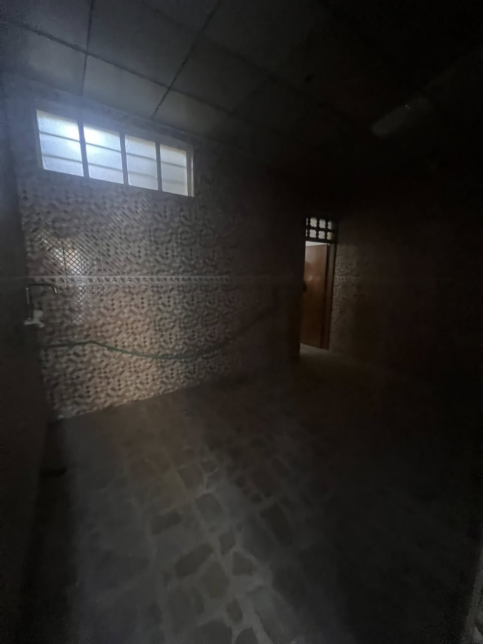 بيت الايجار بحي السلام قرب مصطفى ابو الدحاج 100م السعر 425 الف طابق واحد التواصل ***********
