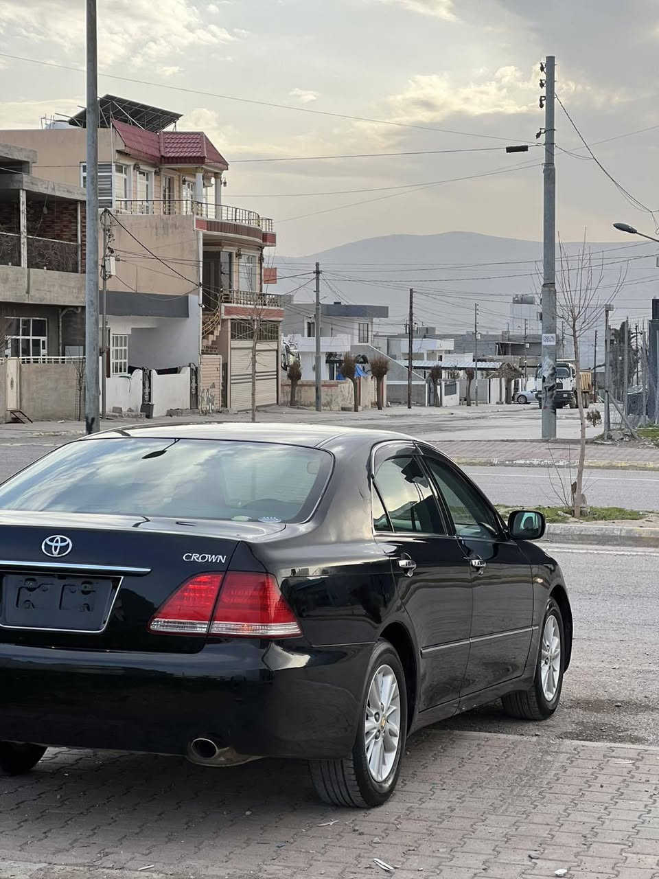 توێتا کراون شاهینە گۆڕینەوە ناکەم تەنها دەفرۆشم 
2005
182بڕاوە گەورە بە گەورە سەیەیارەکە کامل جایزە 99هه زار ڕۆیشتوە 1دیناری مەسروف نییە بۆیاغی نیە تەنها شوێن موسەکانی بۆیاغە سەقفی وەک شوشەوایە سەیارەکە پێش و دوای هیچی پێوە نیە کەڤەر گۆراوی بەشەرت بەوشەرتەی بەقەدەر ساغێک جوانبێت دەعامی بۆ دەعامی چاڵو شوغتی نییە

ڕۆیاڵ مواسەفات
5بەسمە
سوکان لێگزز 
ساج سور
هەر 4کوشن کارەبایە ئێشەکات
شاشەیه
3دوگمە سەلاجە
ئاوێنەی دەخەوێ
پەردەیە4تایەو ویلی لەژێره
ئەدەواتی ناو سنوقی کامل لەگەڵە 
شوێن پیرەمەگروون  سعری 50$معامەلەیەکی زۆر کەم
ژم ***********
*********** السليمانية, العراق
