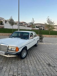 مارسيدس ابو جحيل مديل 1977  مكينه 4 سلندر قبق اسود بشرط  كير عادي 5 كي...