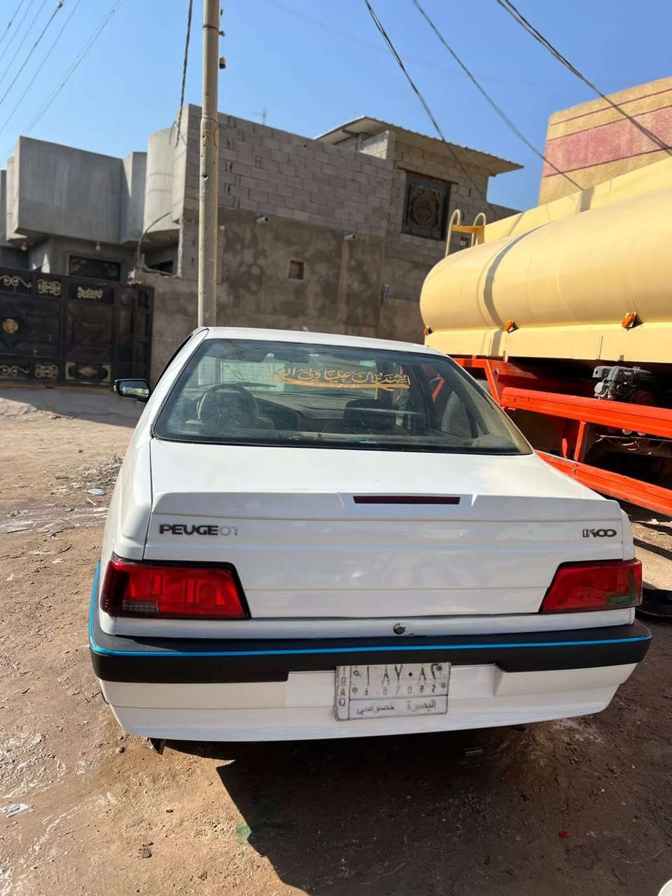 السلام عليكم بيجو 405 للبيع مديل 14 سياره خير من الله تخم تايرت باتري جديد حداديه دوشمه جديده السعر 33 
رقم التلفون ***********
