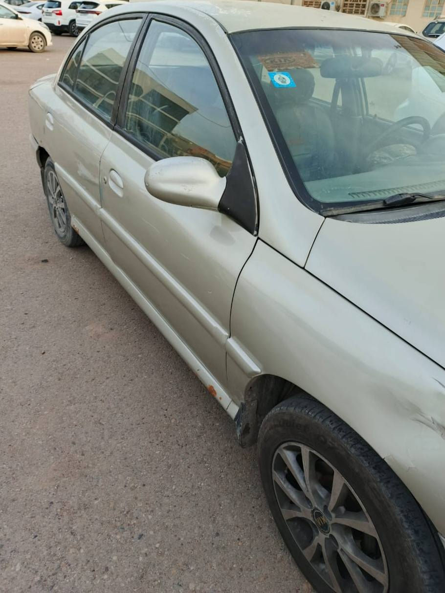 السلام عليكم
سيارة كيا ريو للبيع موديل ٢٠٠٠ كير عادي تبريد شغال 
رقم بغداد 
سنوية بإسمي لل ٢٠٢٨ السعر ٣٧ ورقة 
 مكان السيارة الرمادي 
للإستفسار  ***********
