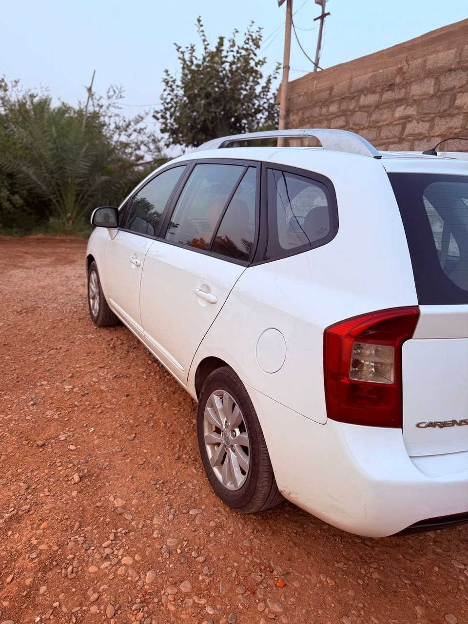 السلام عليكم 
للبيع  او مراوس كيا كارينز (٢٠١٢)  (٧)راكب مكانها ديالى ورقم السيارة بغداد السيارة جاهزة مجهزة كير محرك تايرات صدر امامي خلفي كامل كله جديد ماشية (١٥٠ )الف كم بيها صبغ بسبب شخط بين البابين الصدر واللي ورا فقط عداها السيارة مكفولة السعر ١٢٥ وبيها مجال للشراي اتصل وتدلل ***********
