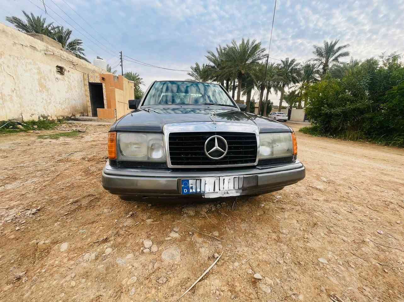 سلام عليكم للبيع مارسدس دب مديل ٩٢محوره ثنين ونص ففتي السياره خير من الله مكفولة من الضربة مصبوغه عام جمالية واحلا من الصور  مكانها ذي قار ***********السعر ٥٥ وبيه مجال قليل
