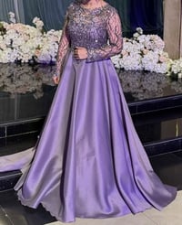 مقاس ٤٠ • يلبس ٣٨
