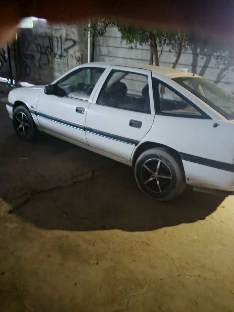 وبل فكتره ماسحه كير عادي  محرك كير شرط بدون صبغ بيها ضربه بين البابين مامتواجد ع فيس اتصل ب *********** سعرها 27 وبيها مجال مكاني كركوك كركوك, العراق
