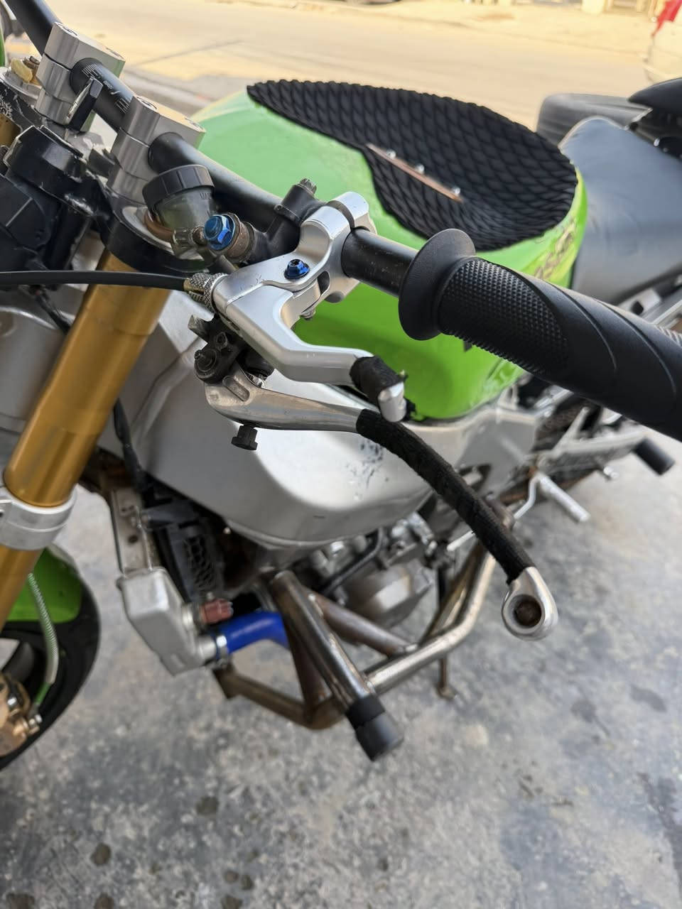 السلام عليكم كاوسكي 636مديل 2004دراجه مكفوله كفاله عامه اي نقص مابيه مزوده تزويد كله اصلي مكاني بغداد مامتواجد خاص شراي يتصل سعر30بيه مجال ***********
