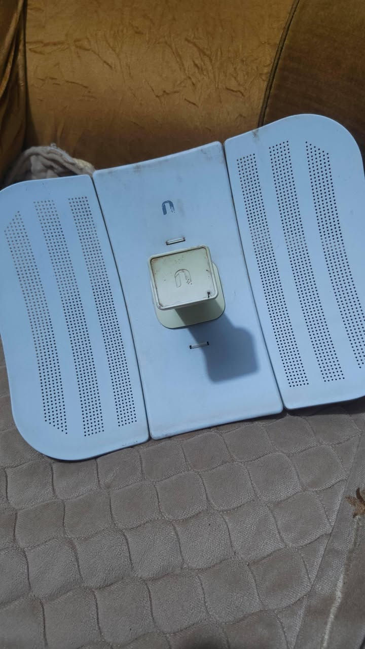 نانو Ubiquiti NanoBeam M5 التردد 50Hz
نضيف مستعمل اقل من السنه السعر 70 وبيه مجال 
اتصال او واتساب ***********
