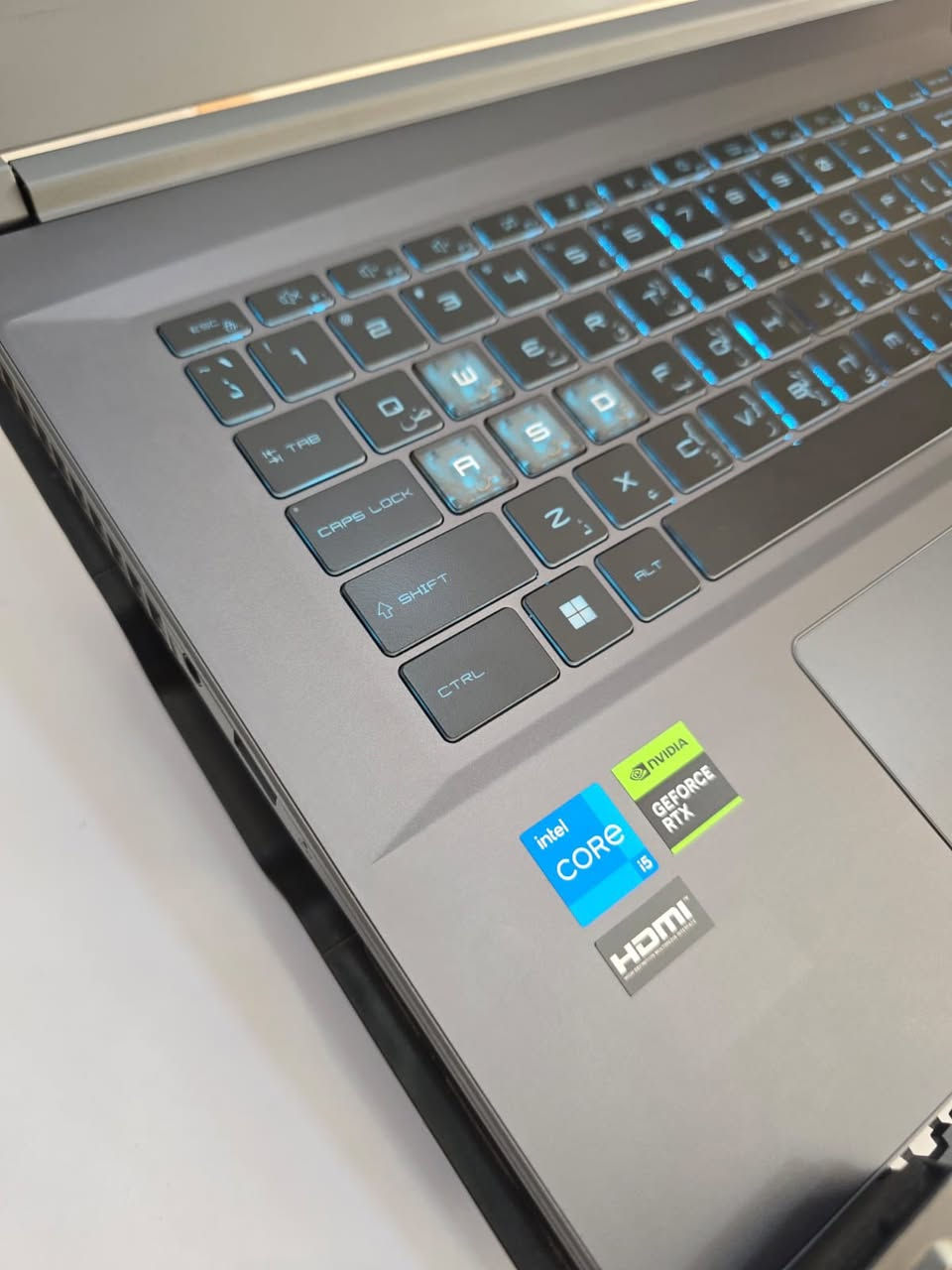 🔥 MSI Thin 15 B13VF Gaming Laptop
📌 الحالة:
• استخدام خفيف جداً
• نظافة 100% أخو الجديد
• صحة البطارية 99%
• بدون أي ملاحظات أو أعطال

💻 المواصفات:

✅ المعالج:
Intel Core i5-13420H (الجيل 13)
8 أنوية / 12 خيط معالجة
تردد يصل إلى 4.6GHz Turbo

✅ كارت الشاشة:
NVIDIA GeForce RTX 4060 Laptop GPU
ذاكرة 8GB GDDR6

✅ الشاشة:
15.6 إنج FHD IPS-Level
دقة 1920×1080
معدل تحديث 144Hz
Anti-Glare (مضادة للانعكاس)

✅ الرام:
16GB DDR4 3200MHz
قابلة للترقية حتى 64GB

✅ التخزين:
512GB NVMe PCIe Gen4 SSD

✅ الاتصالات:
Wi-Fi 6E
Bluetooth 5.3
LAN Gigabit

✅ المنافذ:
3× USB 3.2 Type-A
1× USB Type-C مع DisplayPort
HDMI 4K@30Hz
منفذ سماعة وميكروفون

✅ البطارية:
52.4Wh

✅ الوزن:
1.86 كغم

✅ الإضاءة:
كيبورد بإضاءة زرقاء Gaming Keyboard

🎮 مناسب للألعاب الحديثة، التصميم، المونتاج، الدراسة والبرامج الهندسية.

السعر: (  1,350,000 )
المكان: (الرصافة ويوجد توصيل لكافة المحافظات )


**إذا كنت صاحب هذا الإعلان وتريد حذفه لأي سبب، رجاءا أرسل رسالة إلى الدعم الفني**