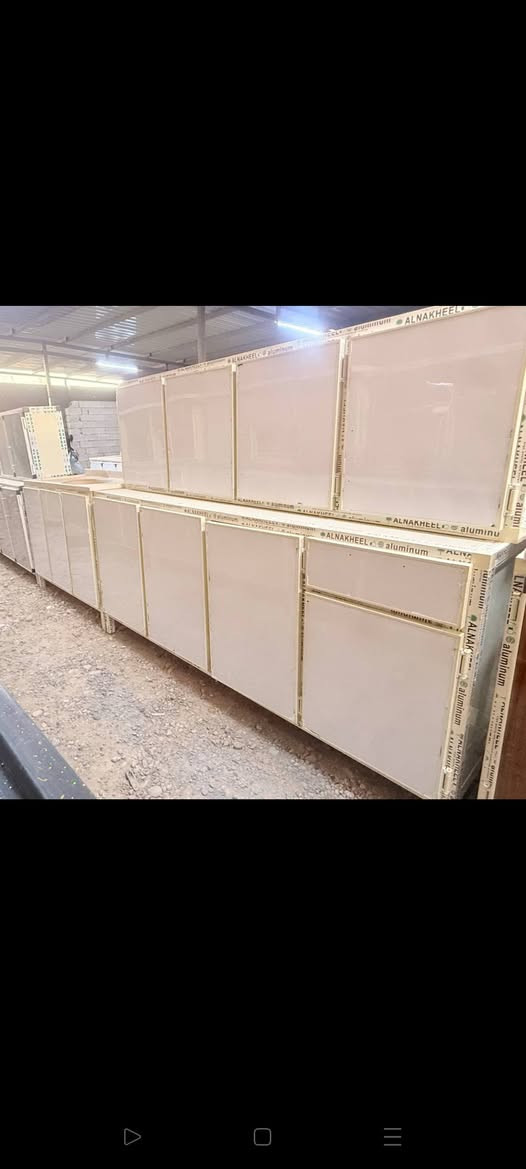 كاونتر مترونص ارضي.وملحق مترونص وسنك متر و20سم .


**إذا كنت صاحب هذا الإعلان وتريد حذفه لأي سبب، رجاءا أرسل رسالة إلى الدعم الفني**