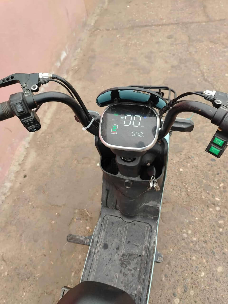 السلام عليكم عندي هذا الموتور سعر ماله 250,000 ***********وبي مجال يراسلني خاص
