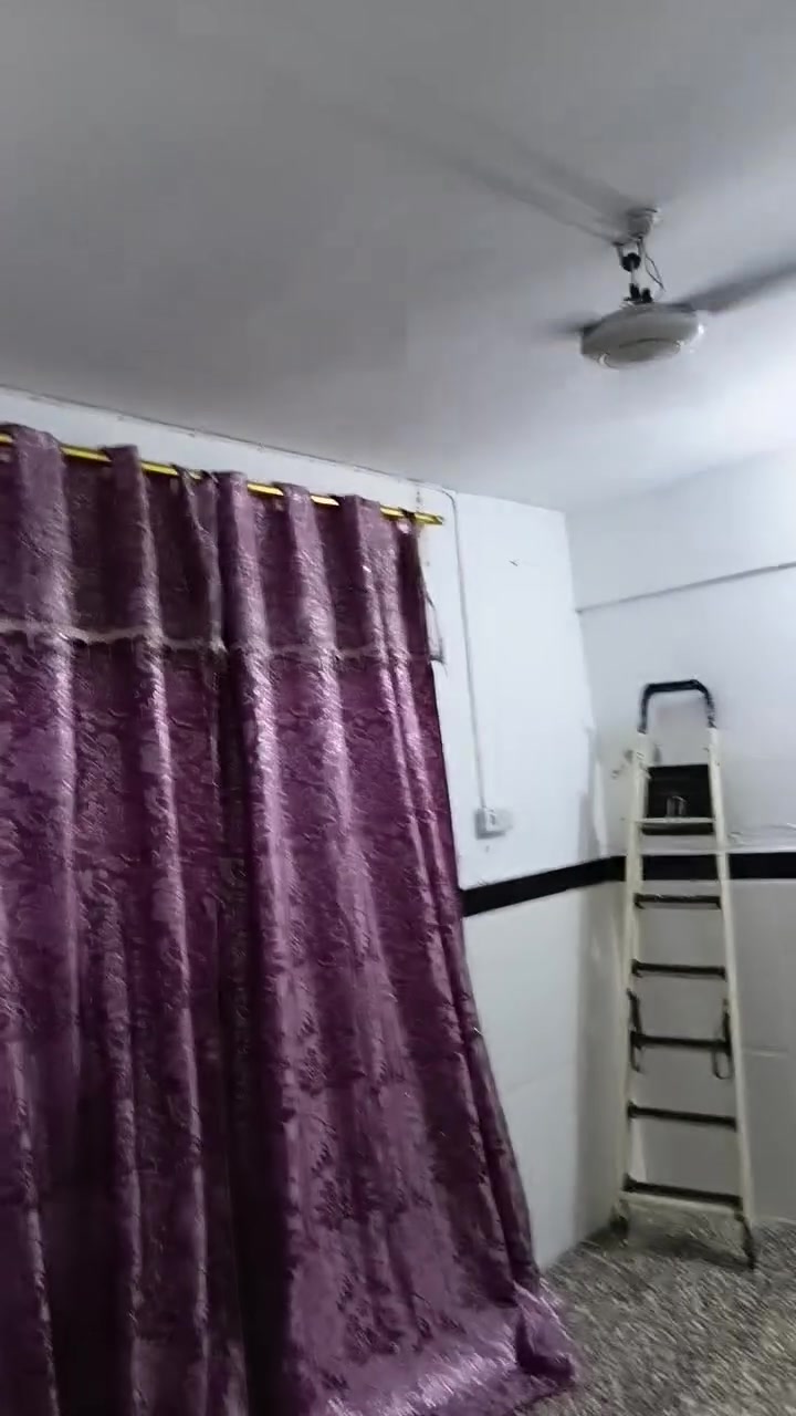 السلام عليكم للبيع 60 متر نضيفة عنوان مدينة الصدر قطاع 4/ عل شارع للاستفسار الاتصال/ ***********/ يوجد واتساب
