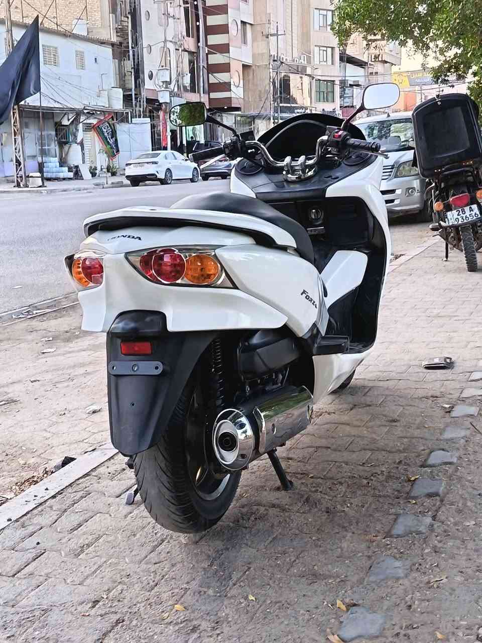 سلام عليكم..... سعره مليونين
010 مكفوله من كلشي بيه نقص بس بك لايت خلفي جهه يسار و يده سايد بريك وبيه ملاحضات بسيطه بل كفر.... قايش جديد دسكات جدد وبنز كلج ستوني داكه سعره مليونين ونواقص نزلهن من سعره  مكاني نجف ***********
