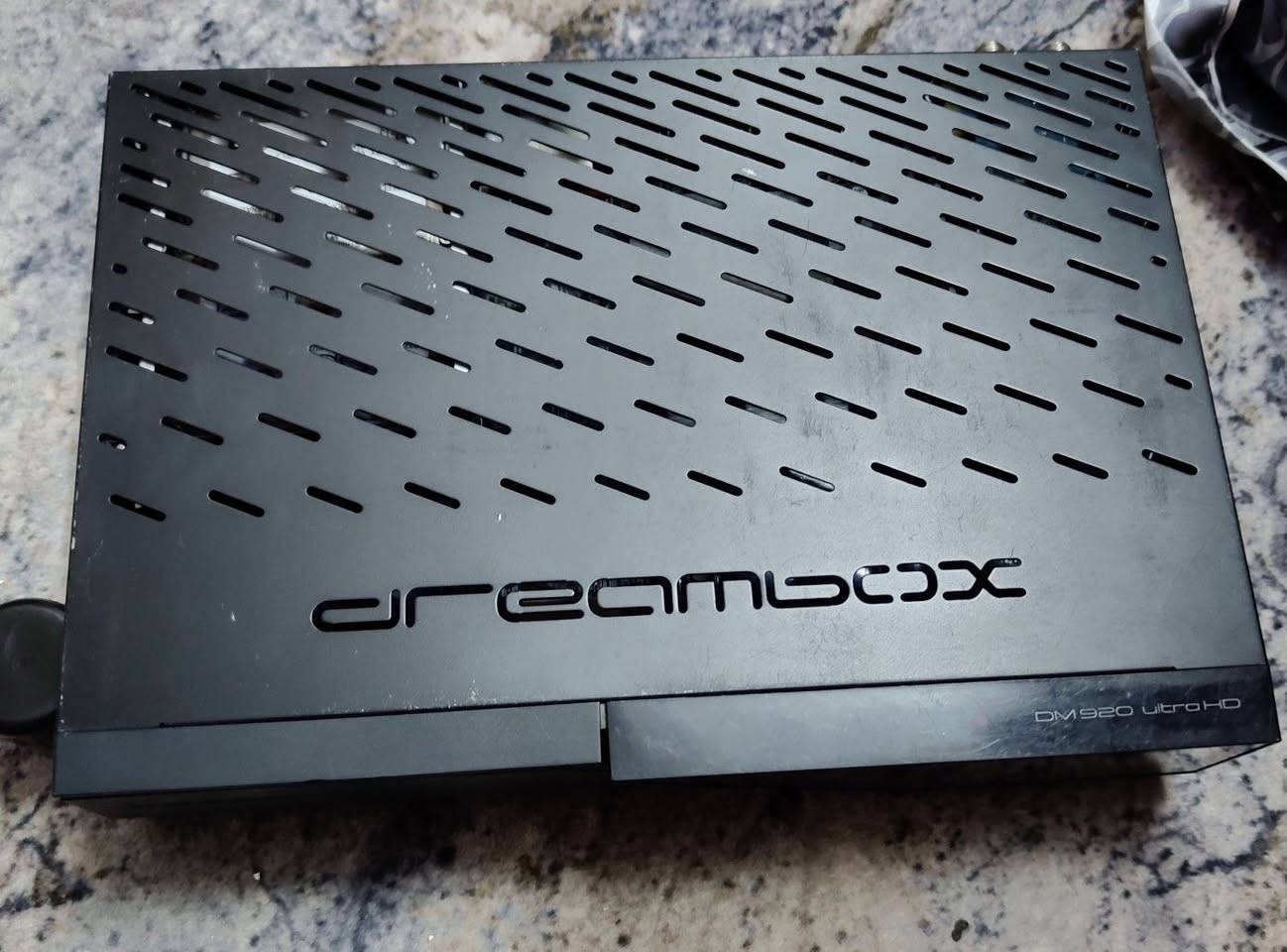 السلام عليكم 
متوفر جهاز دريم بوكس 920 الترا فوركي 
الجهاز نضيف مع هارد 500 كيكا + رام 
الجهاز فقط ريمونت +محوله + رام + هارد بدون كارتون 
للبيع او المراوس حسب القناعة 
سعر الجهاز 375 مع التوصيل المهتم يتفضل خاص


**إذا كنت صاحب هذا الإعلان وتريد حذفه لأي سبب، رجاءا أرسل رسالة إلى الدعم الفني**