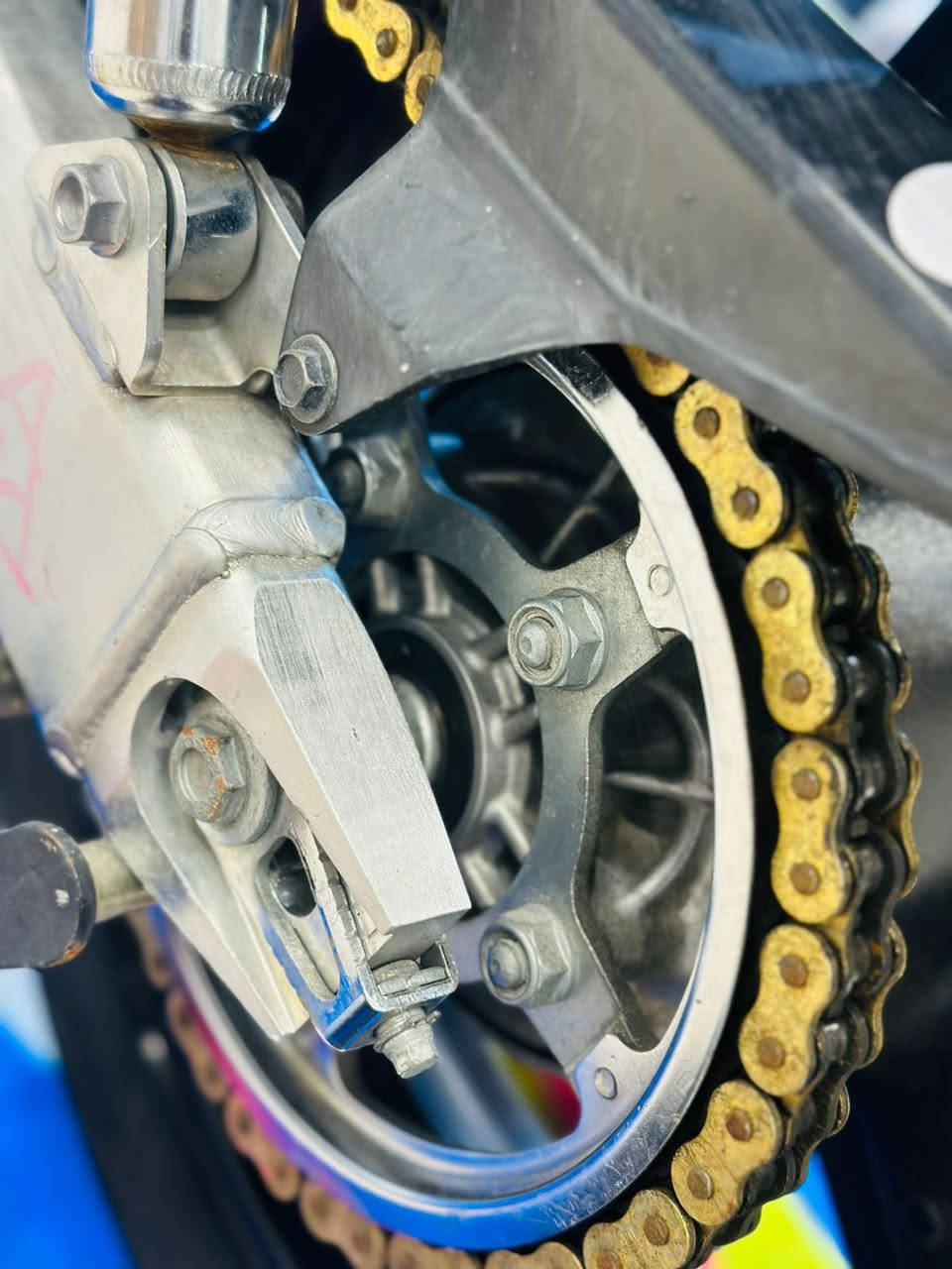 سلام عليكم اخوتي سيبي فور نوزل 400 cc دراجه موديل 2009 اصل
مرقم ديالى نكليزي بسمي هزه كامله تحويل مباشر 🚦

دراجه جديده بطك كارتون مكفوله كفاله عامه 🫡

مال جناي  مفوله غراض شرط منزله ومرقمه ع ايدي

سلايدرات يدات اصليه سيبايه اشاير درع مكينه مفوله 

سعره 43 ورقه وبيها مجال بسيط 

مكاني ديالى بعقوبه هـ *********** 

رجاء رجاء اخوان الميعرف اسعارهن لايتعبني 💖🫡
