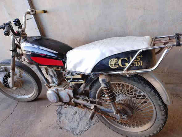 السلام عليكم توالي موطور للبيع بي ضو و محرك وتايرتين ويمشي ويشتغل الصبح وهندرو خارط السعر 115 وبي مجال رقم صاحب الحلال ***********
