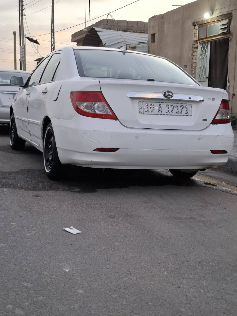 السلام عليكم
BYD.f3
السياره حلوه شوفت عينك.
بيه الجملخ الخلفي اليسر.
ولباقي كفله.
كير عادي. 
تخم تايرات جديد.
زوج مازدات وبك ليت جديد.
السعر58.وبيه.
المكان كربلاء. 
الرقم:***********.
