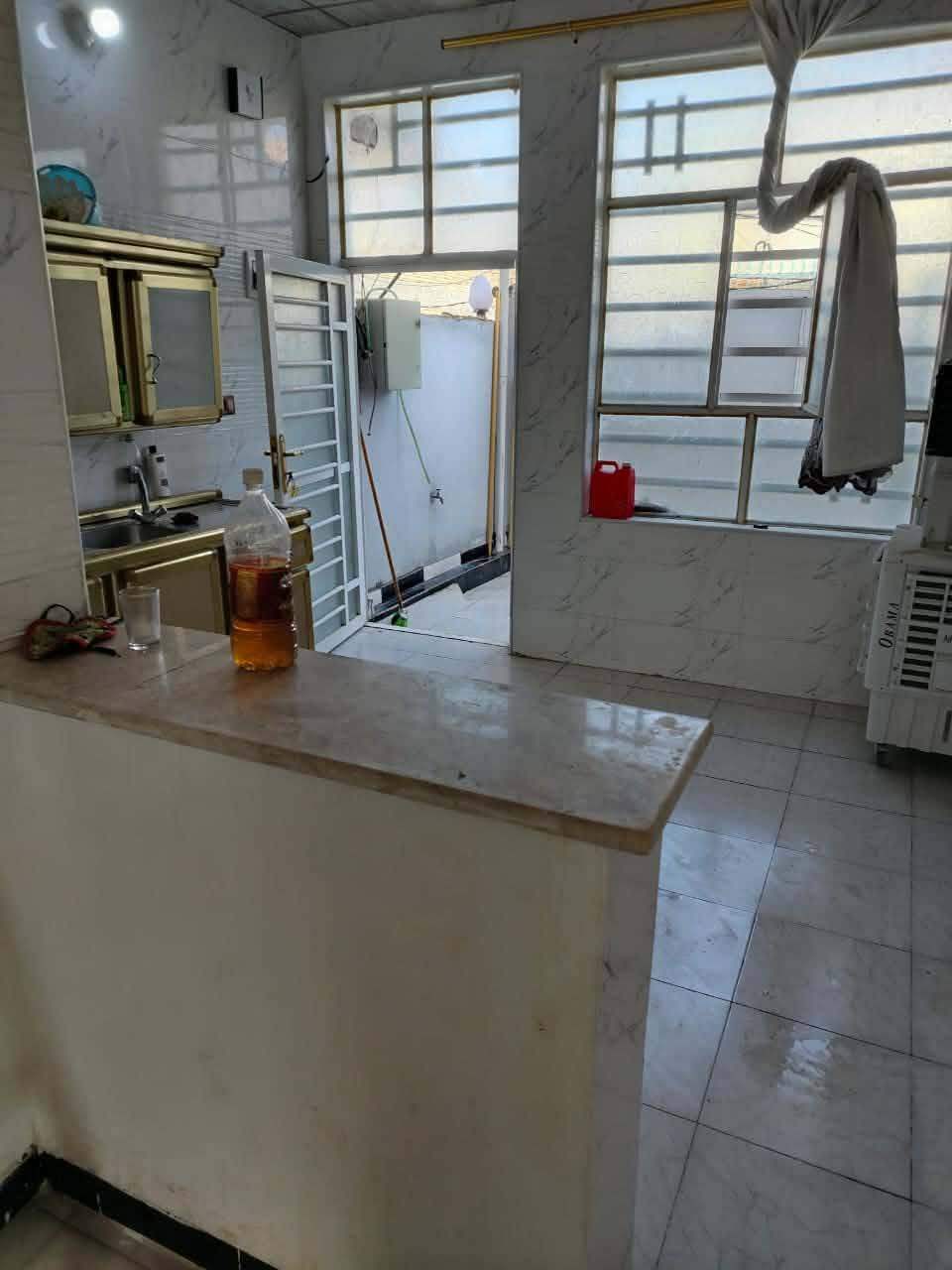 يالله سلام عليكم عندي بيت بل براكيه بناء درجه اوله البيت نضيف تجي وتشوف قرب جامع ام البنين الكبب  سعر خاص رقم تلفون ***********
