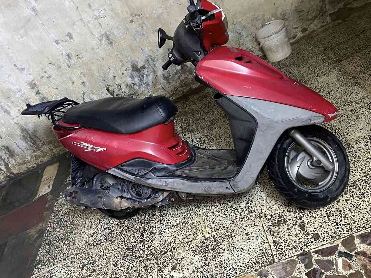 السلام عليكم
دراجه بريز بغبغاء نوزل
 بدون نقص مكينه خرسه  مكفوله جيب فيتر  وافحص تايرات جديده  دراجه منزلها من لحاويه كفراتها بعدهن مجوردات  دراجه فقط بيها كسر بلحيه ولقطع مال كسر موجوده عندي بس ممسويها  وعندي هم واقيت صالنصه بس مخلوعه دراجه كلشي مابيها تخبل كهربائيه كلهه شغاله سعر950وبيها مجال
العنوان بغداد جديده0772996073


**إذا كنت صاحب هذا الإعلان وتريد حذفه لأي سبب، رجاءا أرسل رسالة إلى الدعم الفني**