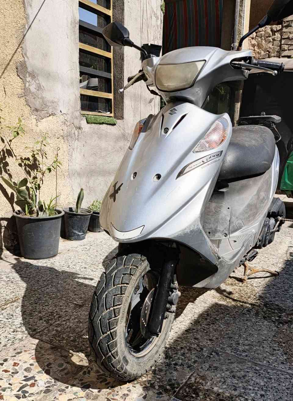 ادرس ياباني 120
ادرس ياباني قديم نوزل شباب الدراجه شوفت عينك حلوه ونظيفه فقط يحتاجلها سلف تشتغل هندر نكره كهربائيات شغاله 
عارضها 275
الدوره ***********
