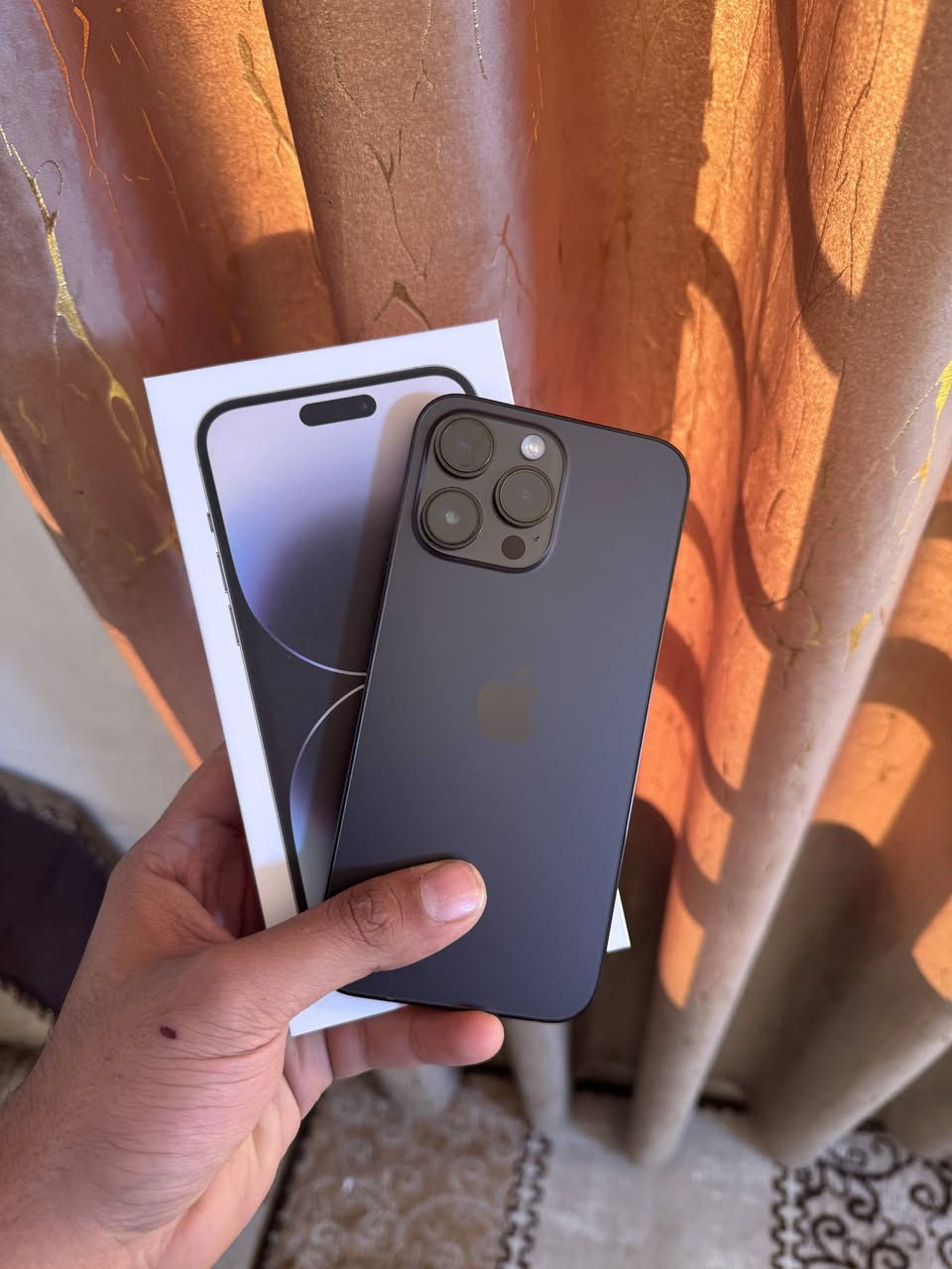 ايفون 14 برو ماكس 
ذاكرة 256 دبل سيمكرت 
نموذج M بطارية 92 شرط ما مفتوح ضد الماي 
نورمال حاسبة وكلة شرط 
سعر 770 الف بيع فقط 
‭0789 077 4051‬
