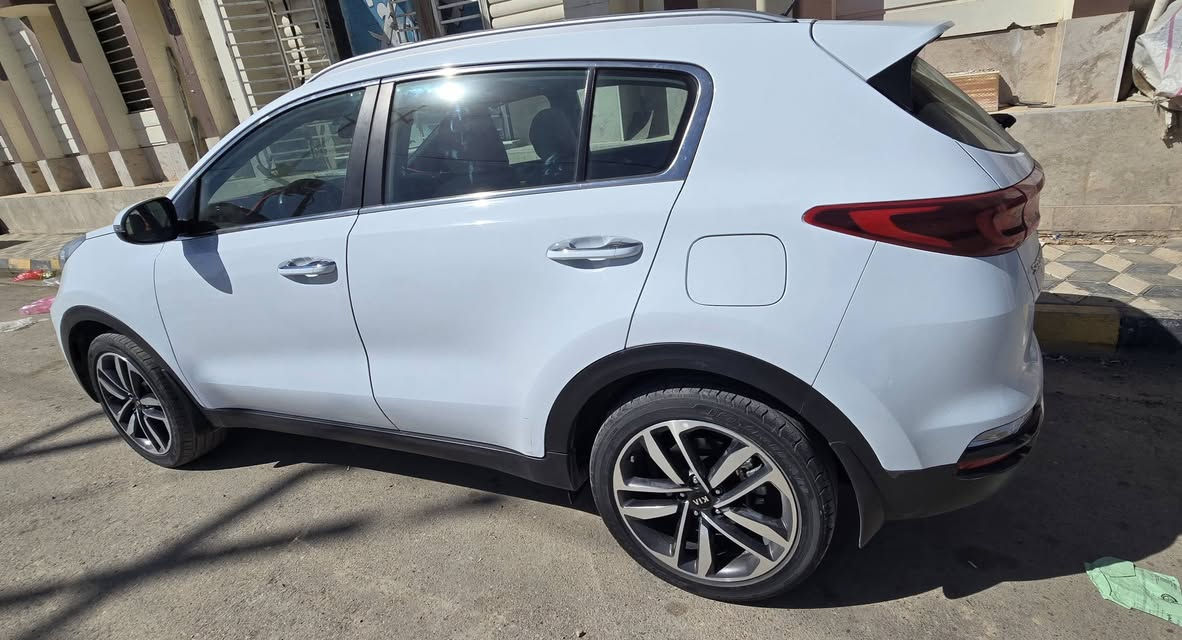 السلام علیکم کیا سبورتج خليجي موديل 2020 ابيض

سياره حلوه ونظيفه مبيها اي نقص ماشيه 58 حقيقي
تخم تايرات جديد 

مواصفات
مري كهرباء وشفط
حساسات أمامي وخلفي
اشاير مري ومري شفط
قطعتين تبريد
 ابواب ويدات نيكل
دواخل لونين 
ارضيه جلد + تغليف شامو
تحكمات استيرن 
محرك حجم 2000
مكانها  / واسط /الحي
بيها بارد بسيط جدا مأشر عليه 
***********
سياره بأسمي شخصيا
