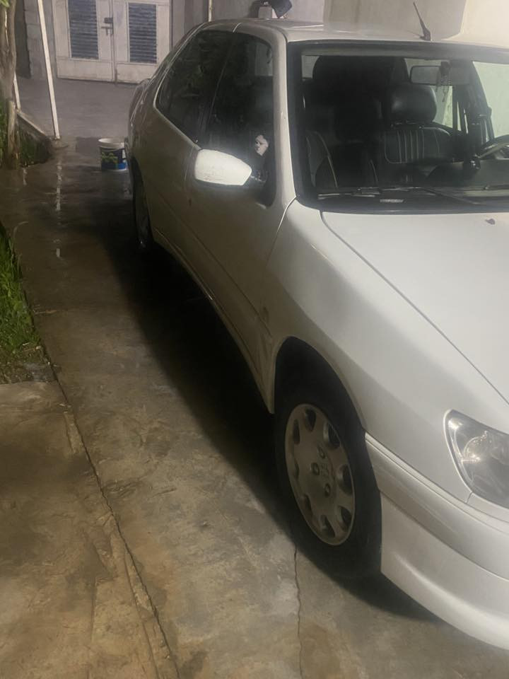 بيجو ٣٠٦للبيع سياره خير من الله الف متصرف عليها كهربائية كلها بلادي بسمي هزه جديده تبريد شغال مابيها نقص 
السعر٥٠
***********
