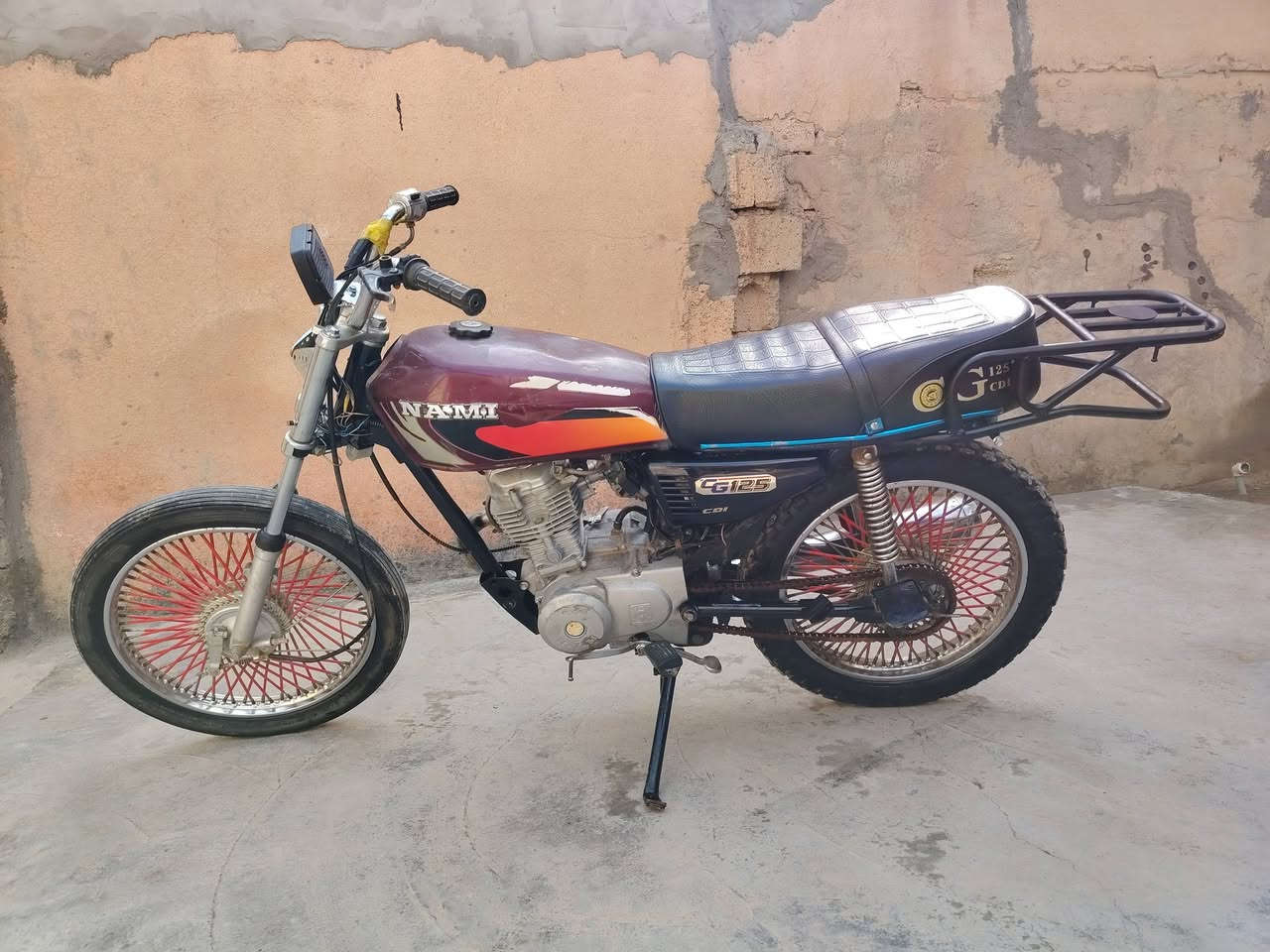 للبيع 2018. نامه السعر 190 بيه مجال
العنوان جباره ***********
لايت شغال تايرات اويله كشن سيبابه كله جديد
بدون صرف محرك صافي دبلات كله شغاله
