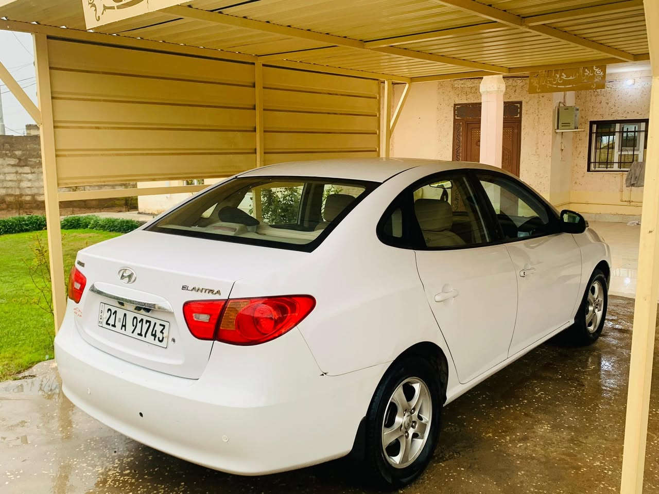 السلام عليكم
النترا مقدس 2011 مقدس بأسمي تريد وكاله او تحويل بدون صبخ بيها مكانين بارد ومكانين رصعات  فقد كير محرك كله بالشرط تايرات جديده السعر 109 وبيها مجال بسيط موبايل
***********
***********
