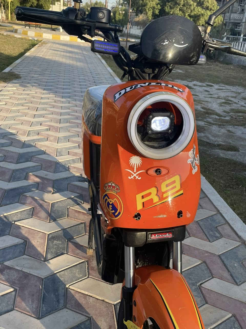 دراجه R9 لون مميز برتقالي 

دراجه كلش نضيفه اي نقص مابيهه 

3سرع

اشاير لد 

تايرات جدد  

5بطاريات بحاله ممتازه صغار

مرايات اصليه 

بيه ستاند صفح وستاند تعليك 

بصمه ,وسويج

شاحنه اصليه 

بيهه دبل اشلره 

دبلاتهه شغاله طسه ناعمه 

 العنوان بغداد الامين الثانيه350بيه مجال حك الجيه 

***********.      ***********
