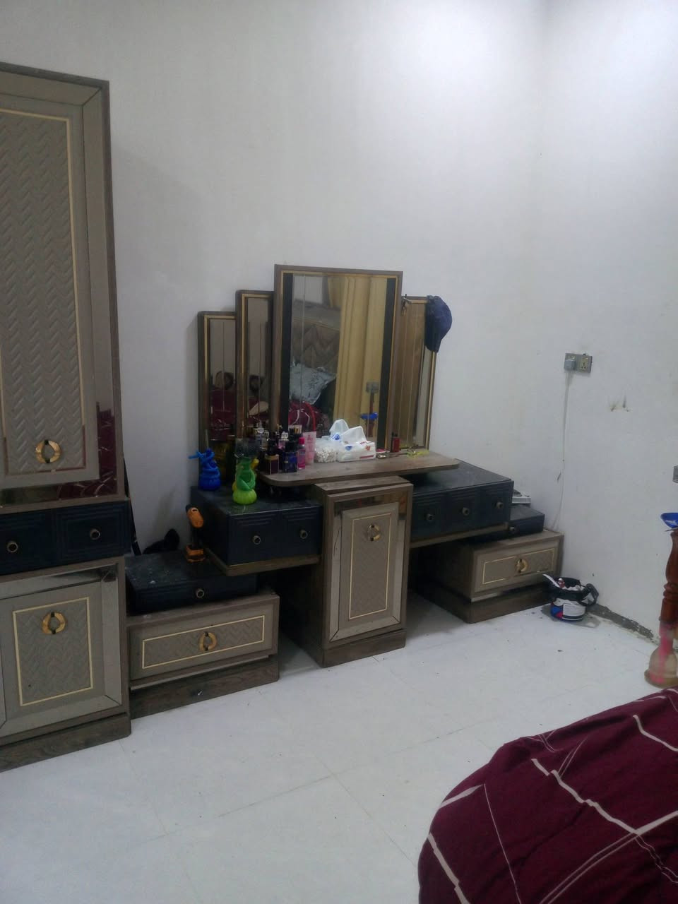 غرفه البيع تركي 5 قطع ستعمال قليل سعر 300 مكاني بصره حيانيه  رقمي ***********
