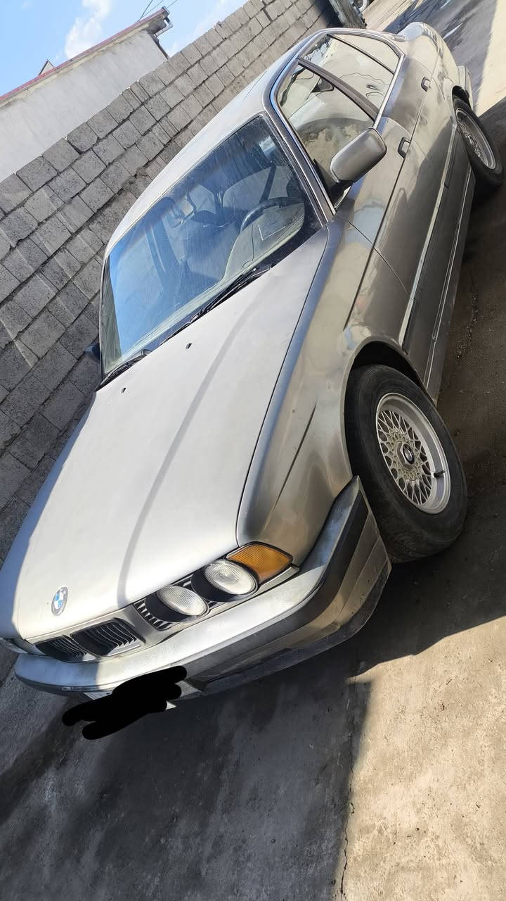 للبيع فقط . سعر 40 قفل
حجم 535.محركها 3000مفتوح
كير عادي بيها كوبون بانزين مكانها كركوك
موديل1988 وللاستفسار***********
