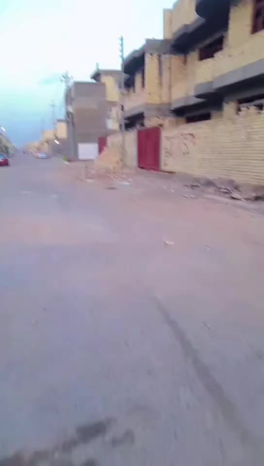 يالله بيت للبيع منطقه حي الفرات قرب بانزين خانه حي النصر البيت من تعبر نص المنطقه بيت بناء حديث  ماء سيح  كهرباء مجاري تبليط كامل خدمات مساحه ١٠٠ متر مربع مثل ما موضح بلصوره طابوك رفت صب مسلح بناء درجه اوله كامل من كل النواحي اي نقص ما بي سند ٢٥ زراعي سعر 67 وبي مجال ‏  اتصال ***********    

      ‪***********‬‏وتساب
