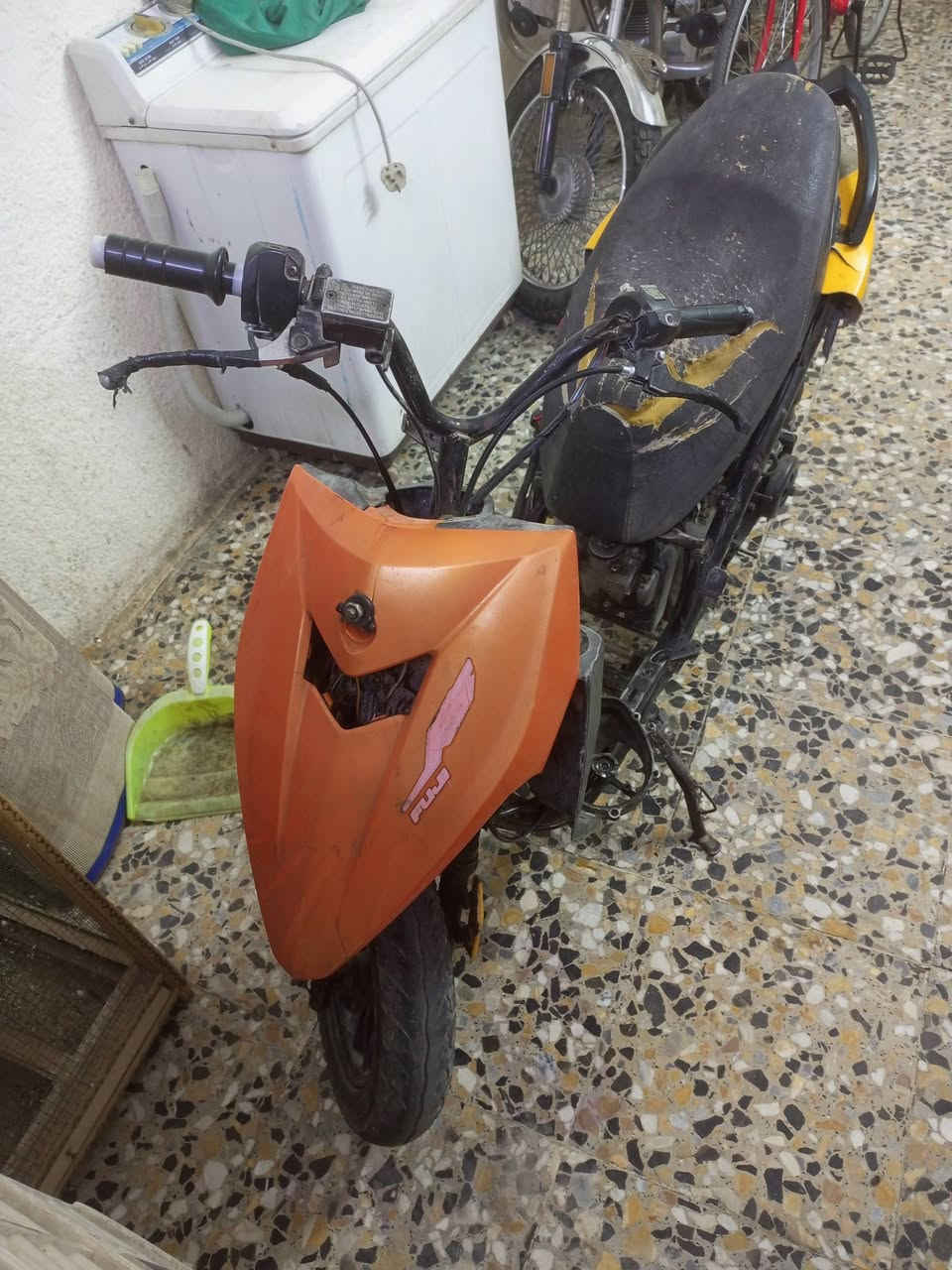 سلام عليكم دراجة للبيع محرك ماكس والهيكل مال مضلع كوم حديد طافية الهندر خرط كوم حديد سعرها 75الف بدون عملة والي يعامل ما اجاوبة تأخذها وتروح بل عافية اخوان طافية كوم حديد والشراي يتصل مكاني مدينة الصدر سوك العوره ***********
