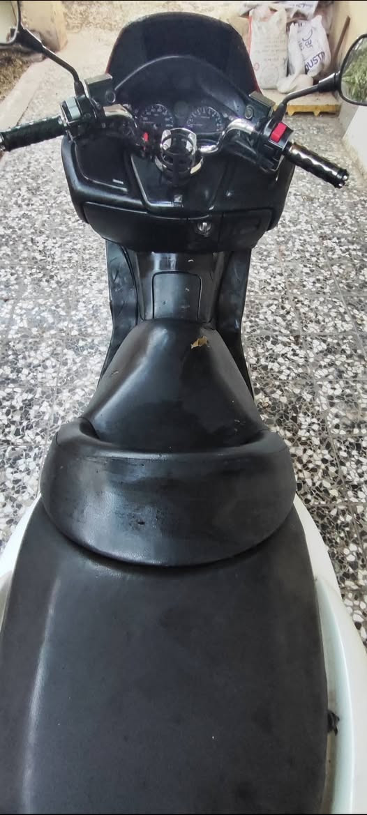 سلام عليكم  للبيع دراجة فورزا 0/8 عمية
كهربائيات كلة شغال الدراجة ( مرقمة رقم أنكليزي  تحويل مباشر وية صاحب الدارجه 
 الدراجه تاركها صار شهر   السعر 18 ورقة  راسلني او أتصل وتدلل 
***********   مكاني بغداد الكفاح
