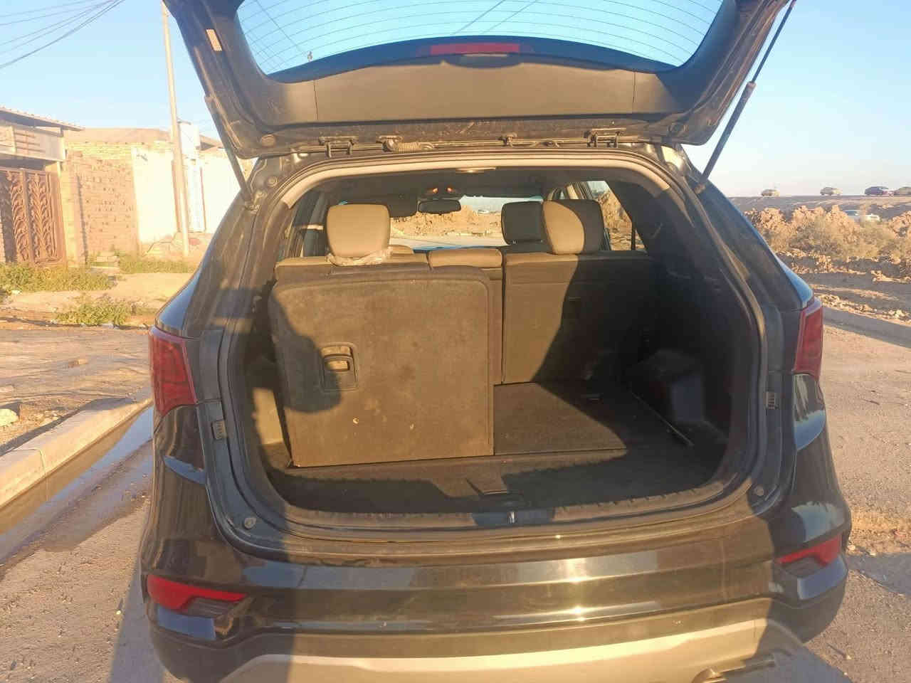 سنتافيا مديل 17 حره بدون يرباك بدون شاصي جاملغ وبنيد نفسهن مصلحيهن محرك 4 سلندر بيها كشنات مال 7 راكب السياره جاهز من كلشي 
صور الحادث بالمنشور
السعر 145
***********
