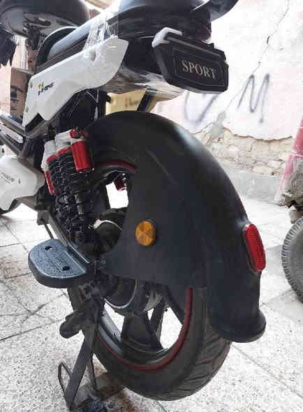 السلام عليكم
دراجه شحن حجم ٢٠ اربع دبلات خلفيه واثنين اماميه
الدراجه نظيفه وبرغي مامفتوح بيها وصارلي شهرين من اخذتها 
السعر ٤٥٠ وبيها مجال (***********)
