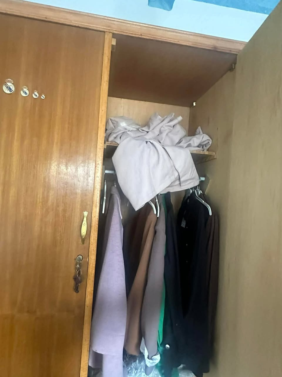 كناتير ٢ بيبان ٢ وبي مجر بالاسفل نظيف كلش100/100طوله ٢ ونصعالي كلش وعريض سعر الواحد١٧٥


**إذا كنت صاحب هذا الإعلان وتريد حذفه لأي سبب، رجاءا أرسل رسالة إلى الدعم الفني**