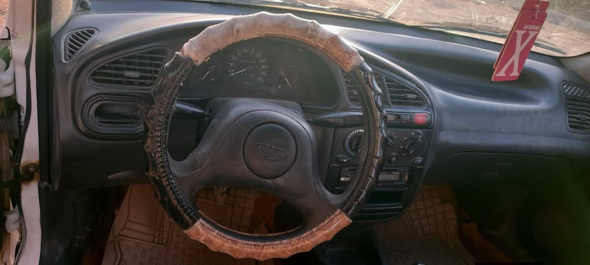 السلام عليكم  من رخصه مدير الاكروب المحترم دايو  لانوس موديل ٢٠٠٠  محرك ١٦٠٠  كير ومكينه مكفولات لا بخار ولا تنقيص  كير عادي  صدر جديد  تاير جديد  باتري جديد ما بيهه نقص  السعر ٣٥ وبيه مجال  سنوية لل ٢٠٢٧  رقم بغداد   عد صاحبهه الشرعي  عنوان واسط الزبيديه وهذا‏‪***********‬‏  ابو حيدر
