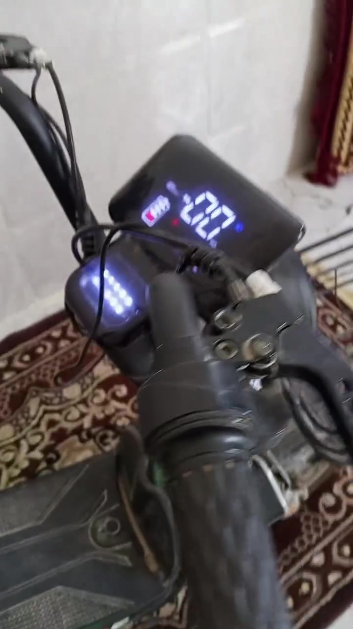 السلام عليكم باسكل شحن للبيع كله شغال نقصه فقط باتريات السعر 150 وبي مجال الشراي يتصل ***********
