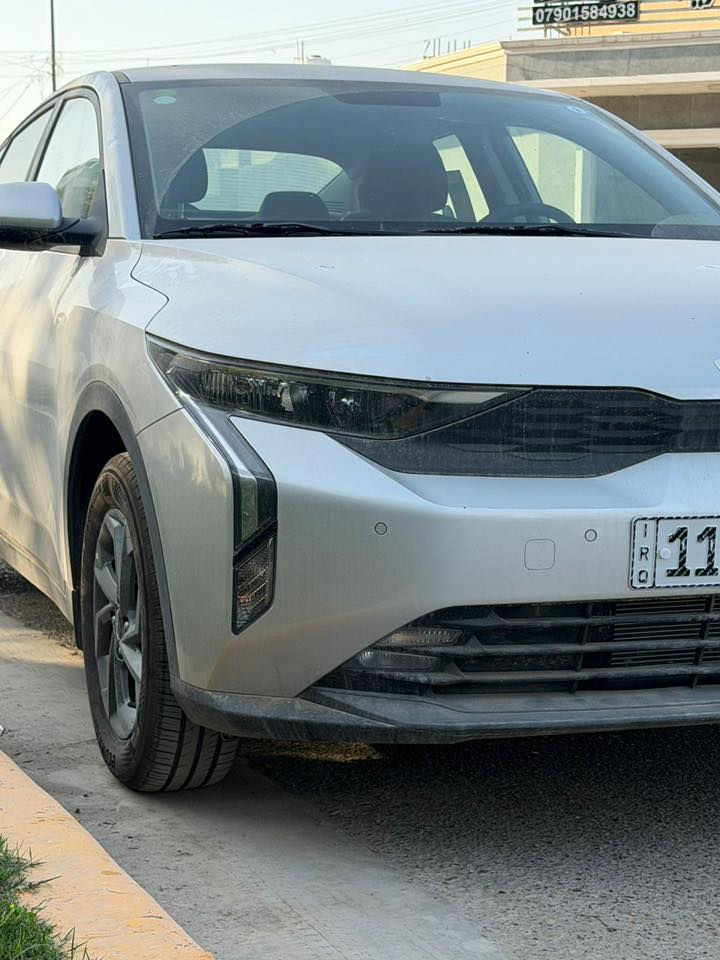 *********** 📞
السلام عليكم 
Kia k3 وكالة كيا الدولية العراق

سيارة زيرو من الشركة للترقيم، مرقمة باسمي ومثبت لوحات 

.................................

محرك( ٤ ) سلندر تنفس طبيعي  

شاشات عدد ٢ 

ابل كار بلي 

كامرات خلفية 

حساسات امامي خلفي 

تحكمات ستيرن ومثبت سرعة 

مري كهرباء وشفت 

تبريد قطعتين 

منافذ شحن خلفي  

سيارة بتراب الشركة  
----------------------------
مهم ‼️ 
السيارة عليها ضمان خمس سنوات او ١٠٠ الف كيلو متر

وصيانه ثلاث سنوات او60 الف كيلو متر تبديل دهن وفلتر مجاناً كل ٥٠٠٠ كيلو متر
-------------------------------
*********** 📞
