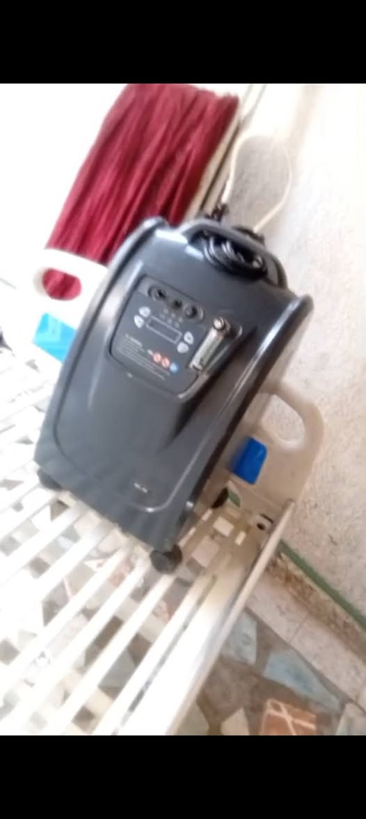 السلام عليكم
للبيع اجهزة طبية مع سرير 
استخدام بسيط 
للاستفسار ***********

