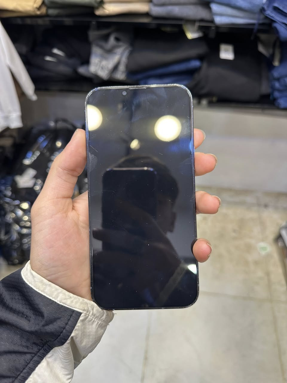 السلام عليكم ايفون 13برو ماكس لون بحري الجهاز كلشي بي بلادي فقط مبدل بطارية ونسبة البطارية 100% ذاكرة  128 تك سيم السعر 700 وبي مجال بسيط


**إذا كنت صاحب هذا الإعلان وتريد حذفه لأي سبب، رجاءا أرسل رسالة إلى الدعم الفني**